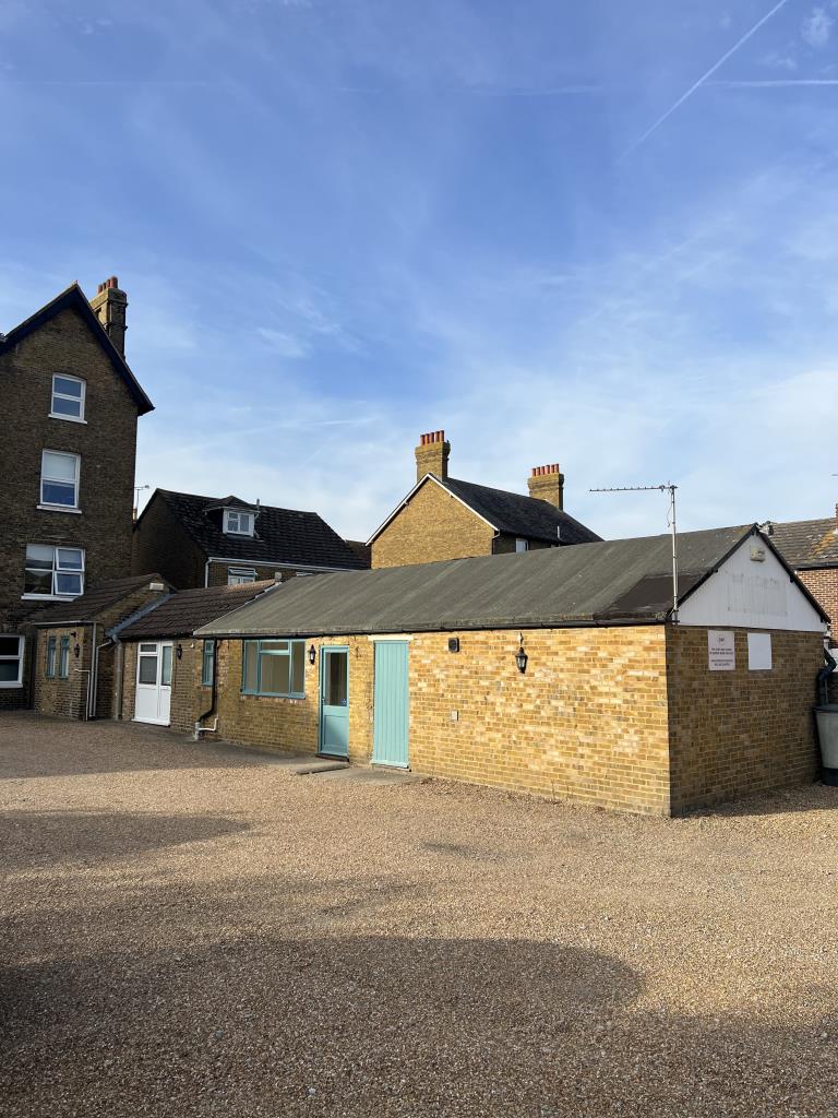 Lot: 73 - VACANT COMMERCIAL SPACE WITH PARKING IN TOWN CENTRE -